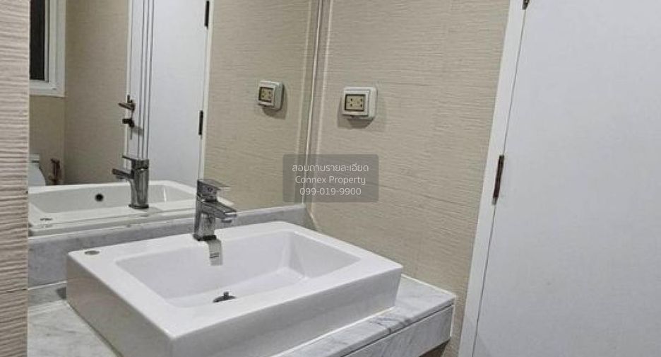 For rent 2 bedrooms condo in Wang Thonglang, Bangkok