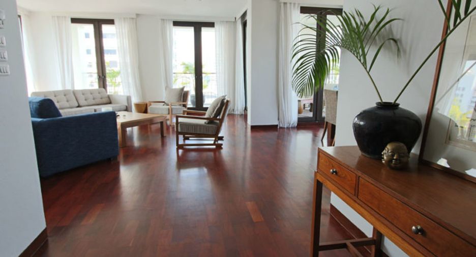 For rent 4 ベッドルーム condo in Sathon, Bangkok