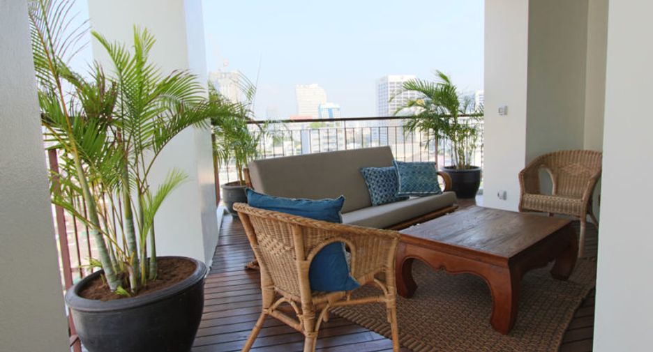 For rent 4 ベッドルーム condo in Sathon, Bangkok