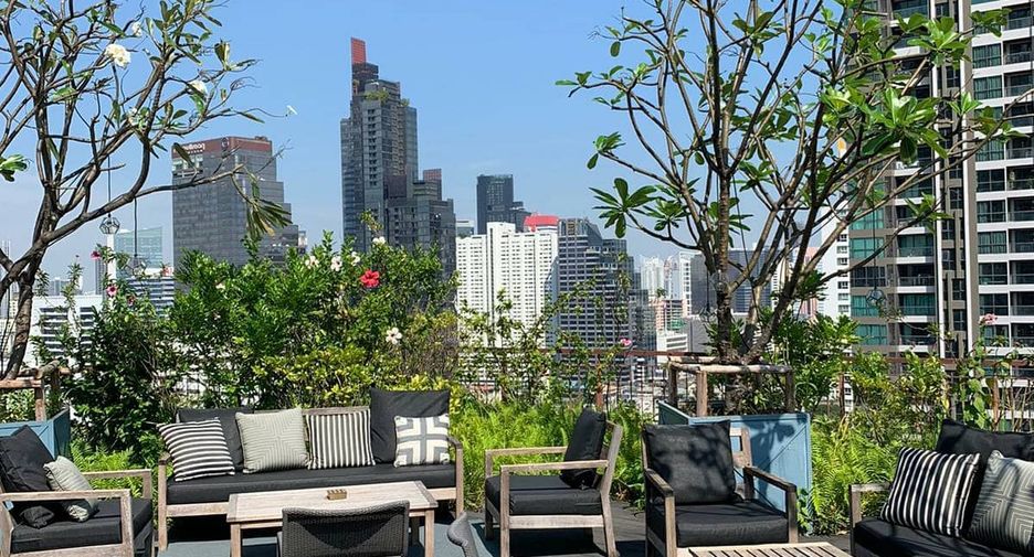 For rent 4 bedrooms condo in Sathon, Bangkok