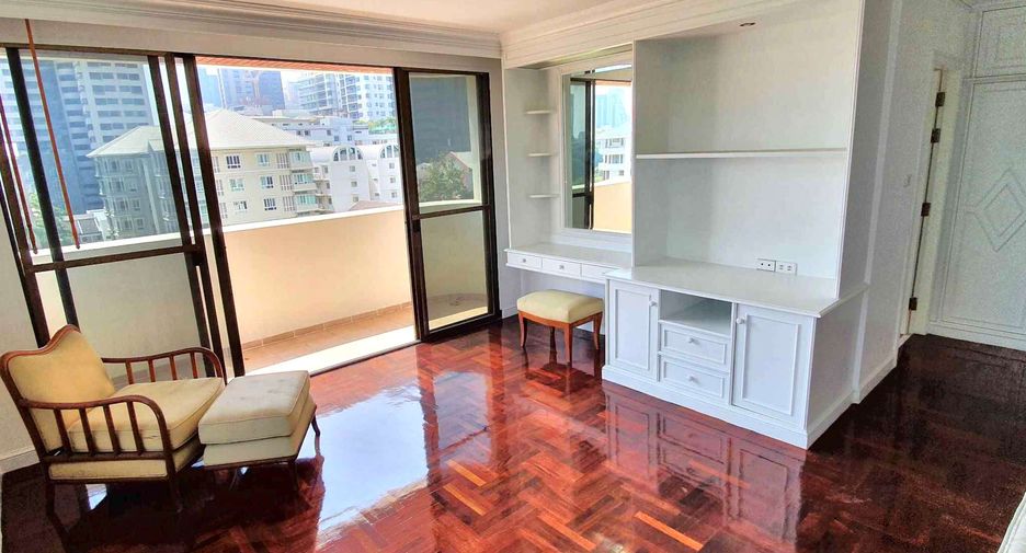 For rent 3 bedrooms condo in Watthana, Bangkok