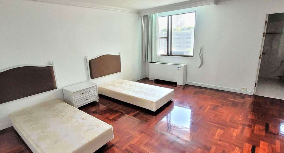 For rent 3 bedrooms condo in Watthana, Bangkok