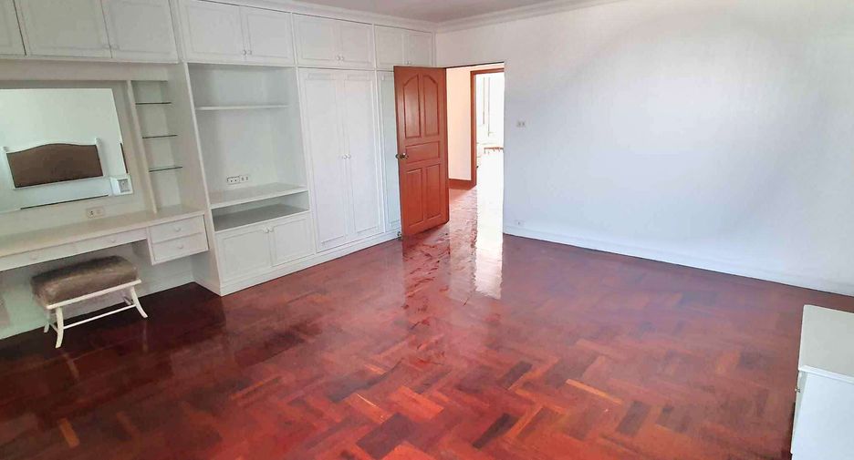 For rent 3 bedrooms condo in Watthana, Bangkok