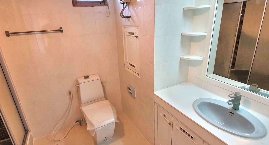 For rent 3 bedrooms condo in Watthana, Bangkok