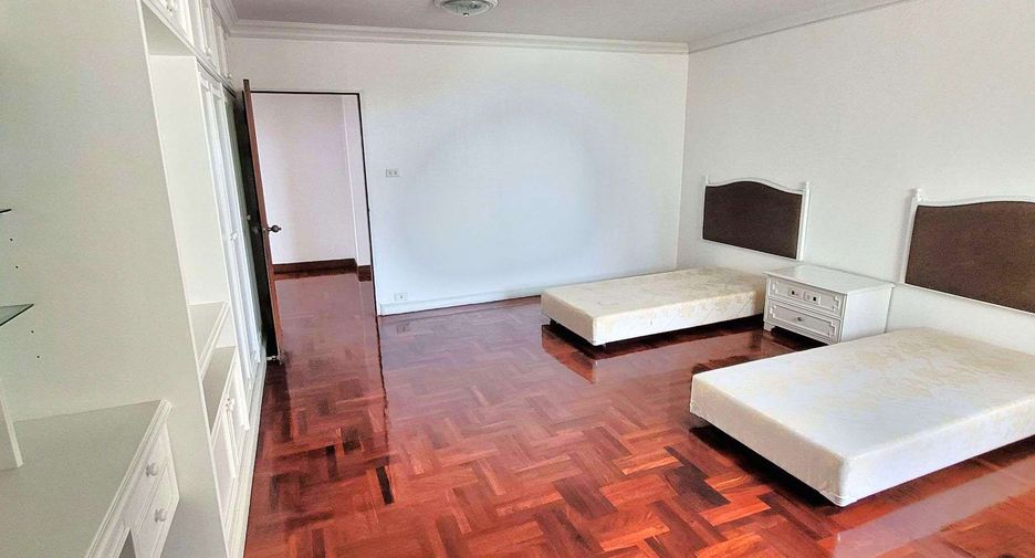 For rent 3 bedrooms condo in Watthana, Bangkok