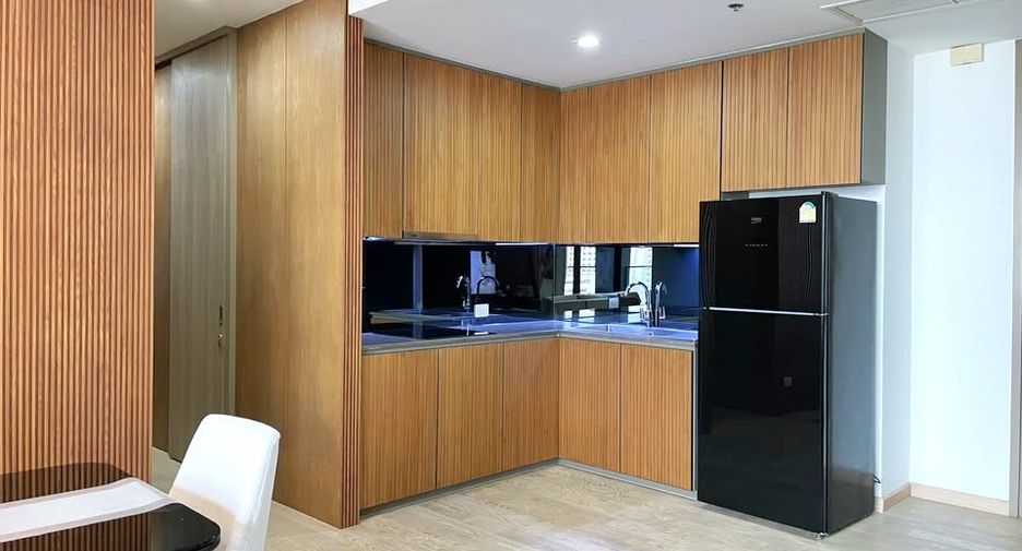 For rent 2 bedrooms condo in Pathum Wan, Bangkok