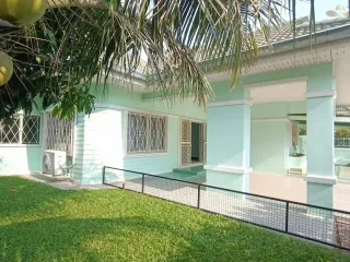 Casa en alquiler de 3 habitaciones en Bang Lamung, Chonburi