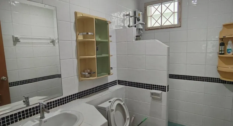 Casa en alquiler de 3 habitaciones en Bang Lamung, Chonburi