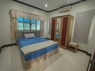 Casa en alquiler de 3 habitaciones en Bang Lamung, Chonburi