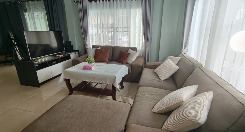 Casa en alquiler de 3 habitaciones en Bang Lamung, Chonburi