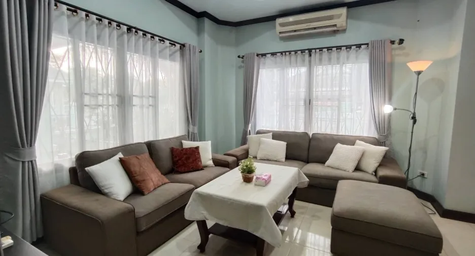 Casa en alquiler de 3 habitaciones en Bang Lamung, Chonburi