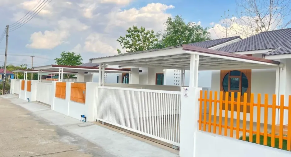 Casa en venta y en alquiler de 3 habitaciones en Mueang Buriram, Buriram
