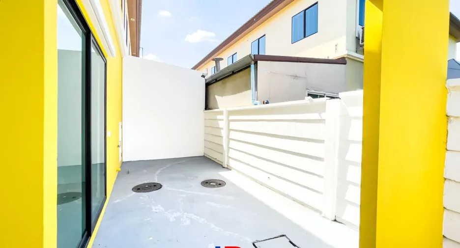 For sale 3 ベッドルーム townhouse in Krathum Baen, Samut Sakhon