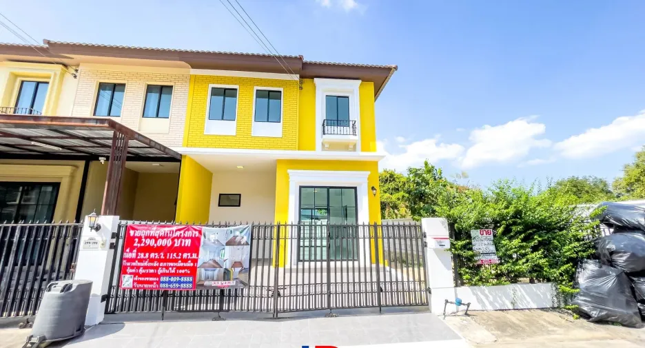 For sale 3 ベッドルーム townhouse in Krathum Baen, Samut Sakhon