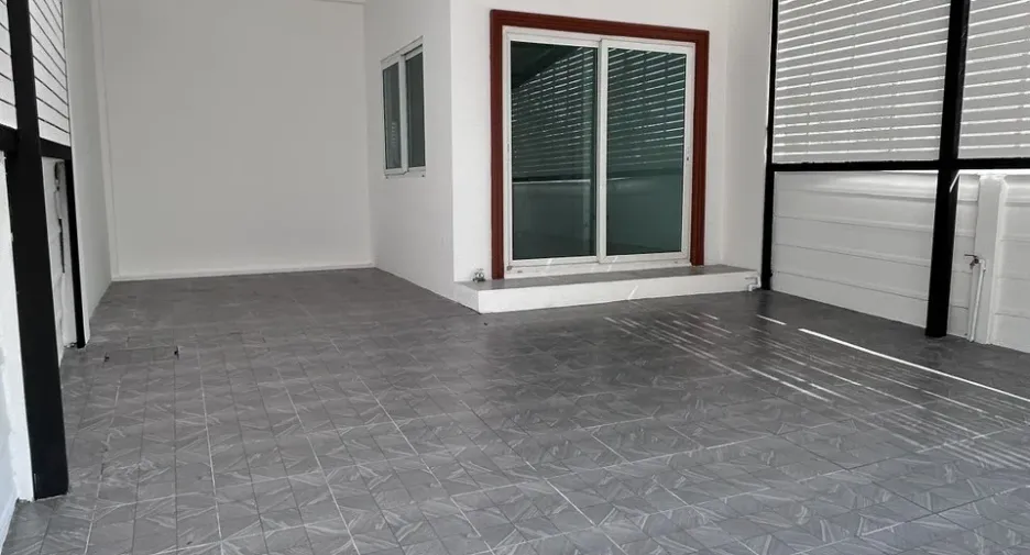 For sale 3 bedrooms townhouse in Phutthamonthon, Nakhon Pathom