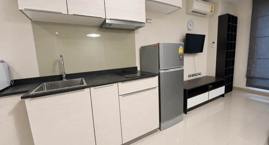 For sale 1 bed condo in Khlong Toei, Bangkok