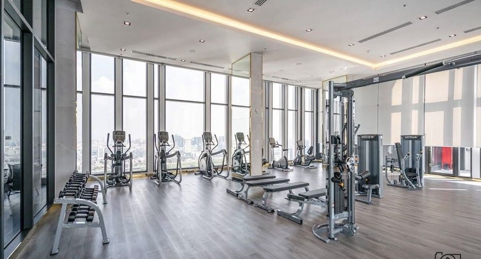 À louer et à vendre studio condo à Pathum Wan, Bangkok