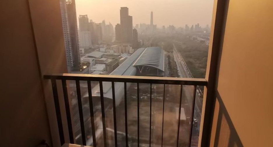 À vendre 1 chambre condo à Huai Khwang, Bangkok
