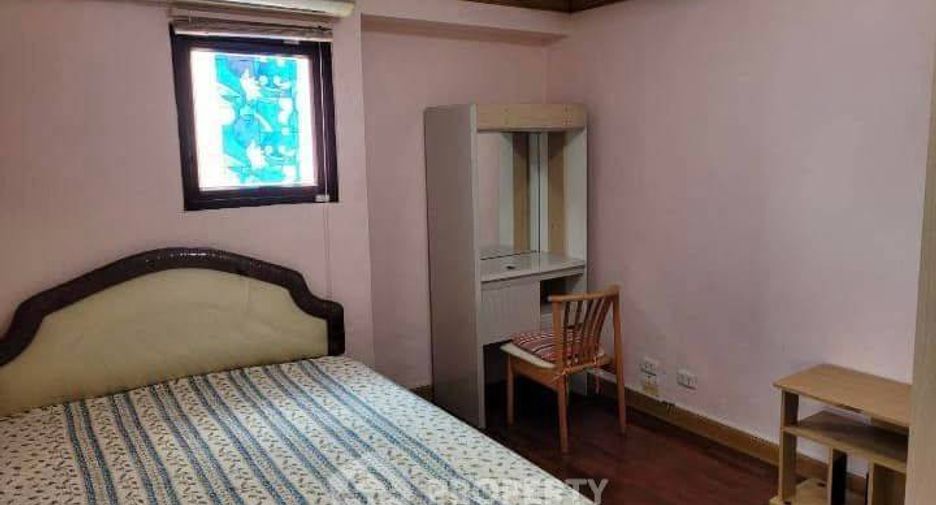 For sale 2 bedrooms condo in Huai Khwang, Bangkok