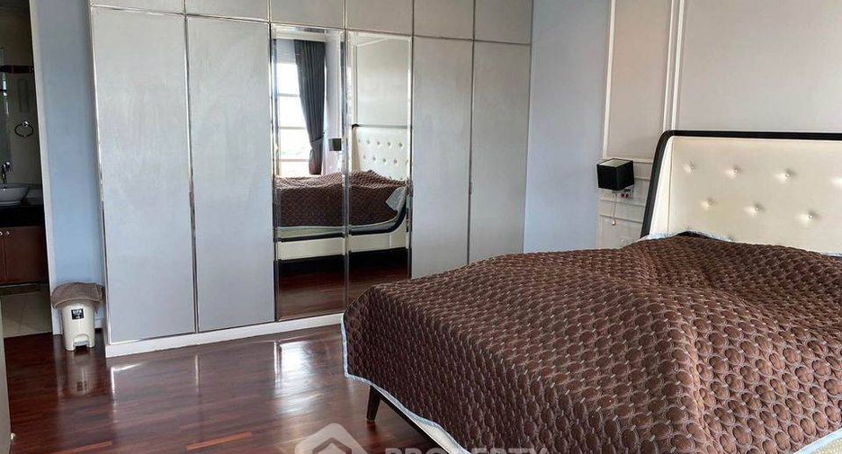 For rent 3 bedrooms condo in Ratchathewi, Bangkok