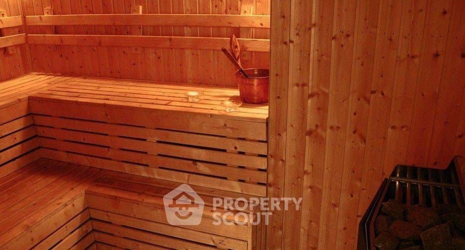For rent 3 bedrooms condo in Ratchathewi, Bangkok
