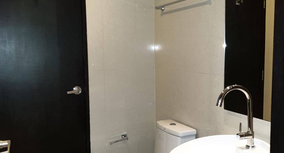 For sale 1 bed condo in Khlong Toei, Bangkok