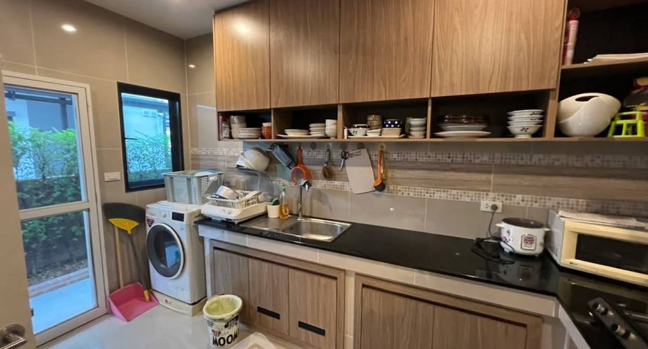 For rent 4 bedrooms house in Prawet, Bangkok