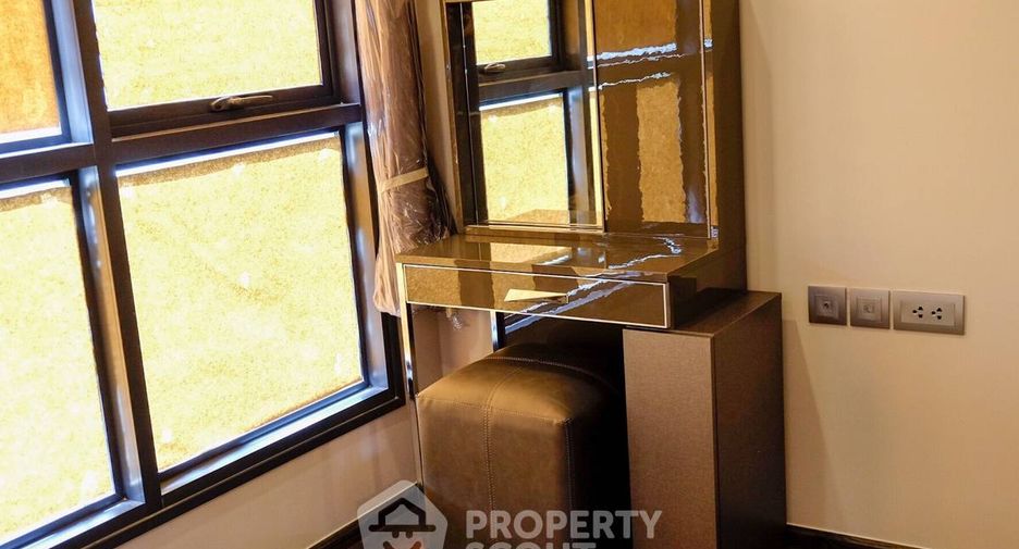 For rent 2 bedrooms condo in Pathum Wan, Bangkok