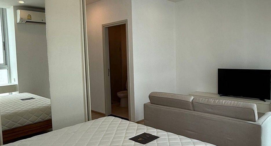 Condo en alquiler de 2 habitaciones en Huai Khwang, Bangkok
