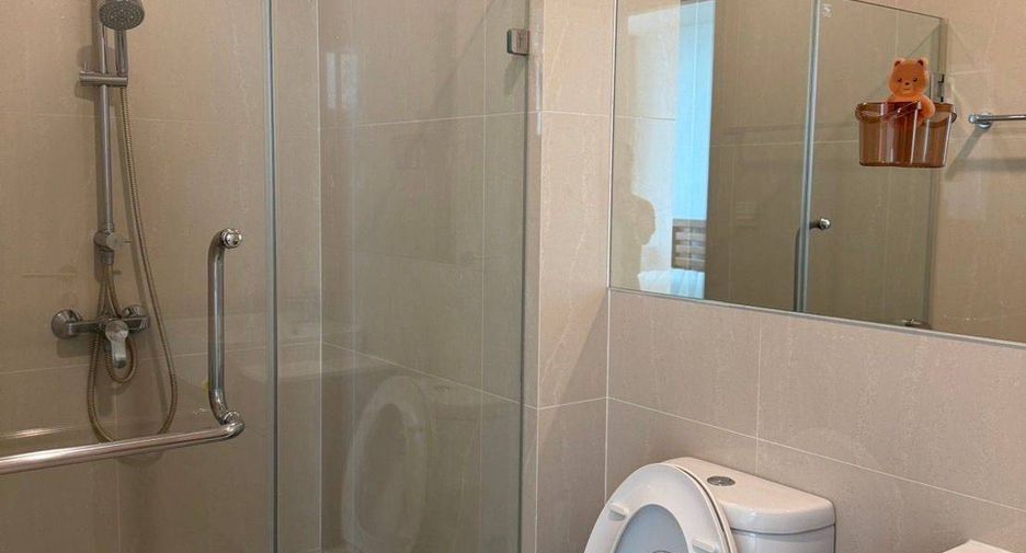 Condo en alquiler de 2 habitaciones en Huai Khwang, Bangkok