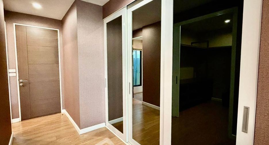 Аренда и продажа 3 спальни таунхаус в Кхлонг Тоеи, Бангкок