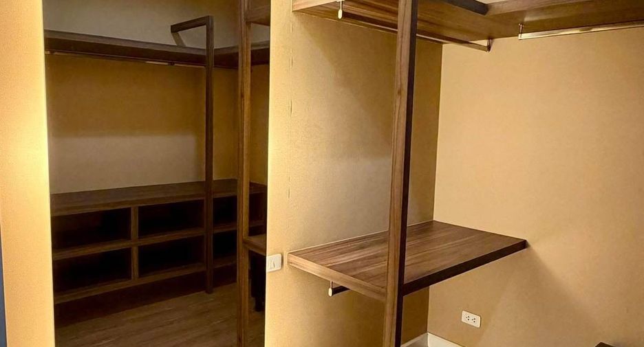 Аренда и продажа 3 спальни таунхаус в Кхлонг Тоеи, Бангкок