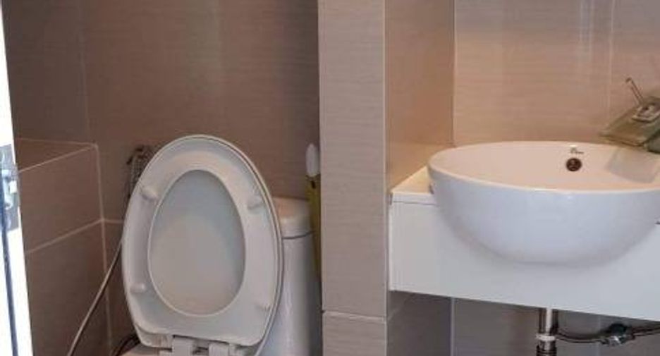 For rent and for sale 2 bedrooms condo in Huai Khwang, Bangkok