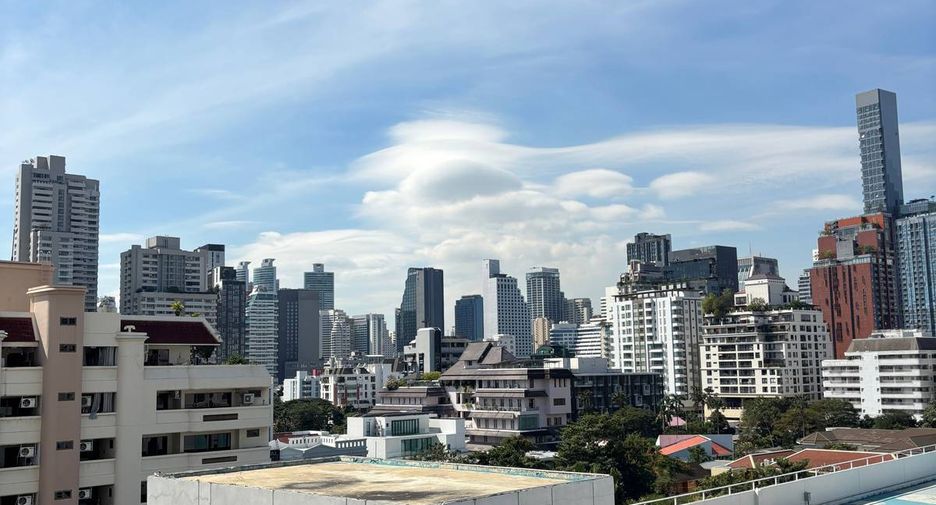 For sale 2 bedrooms condo in Watthana, Bangkok