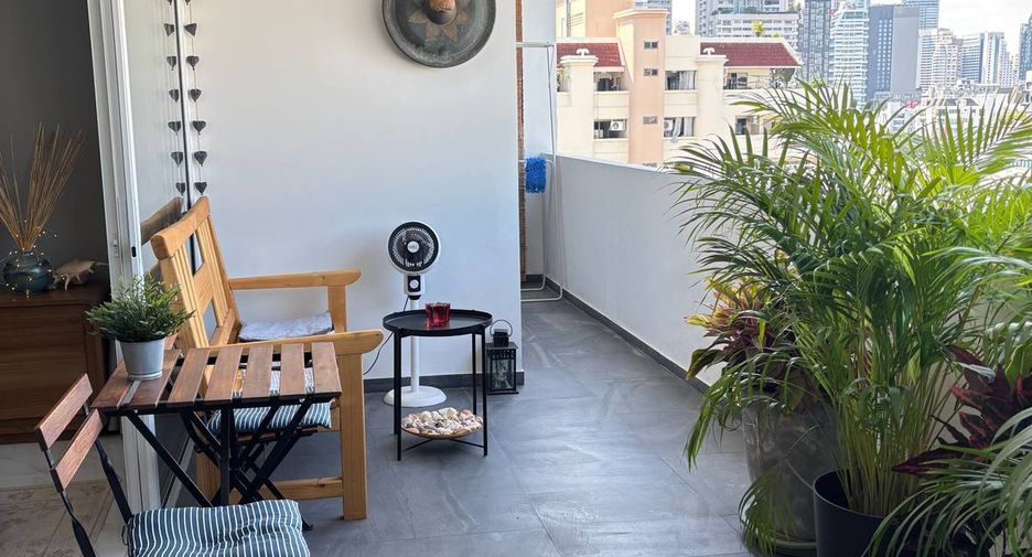 For sale 2 bedrooms condo in Watthana, Bangkok