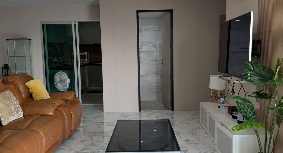 For sale 2 bedrooms condo in Huai Khwang, Bangkok