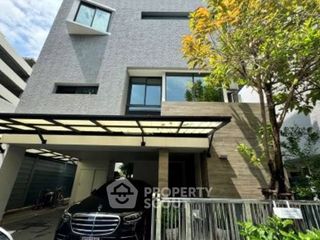 Продажа 4 спальни дом в Хуаи Кхщанг, Бангкок