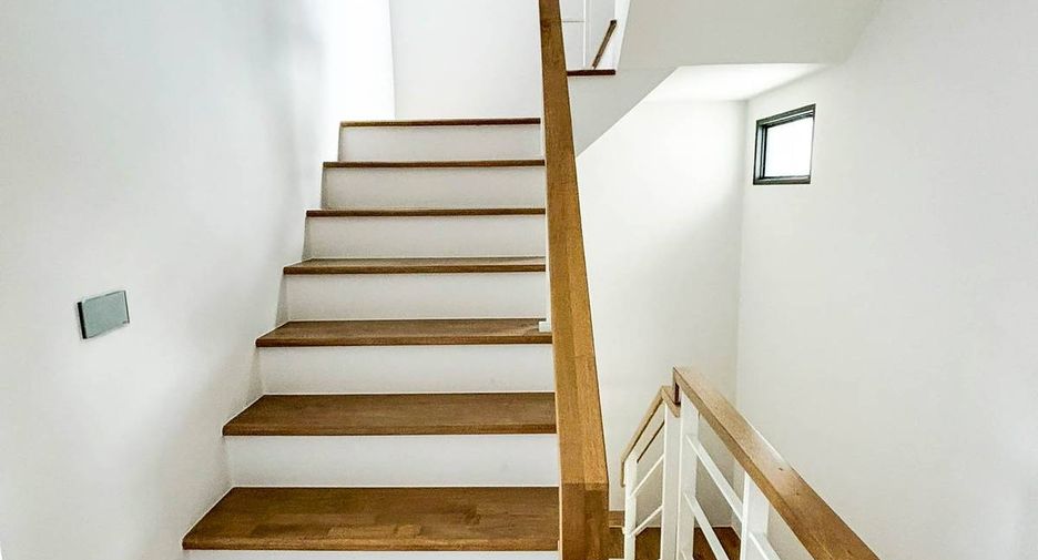 For sale 4 bedrooms townhouse in Phra Pradaeng, Samut Prakan