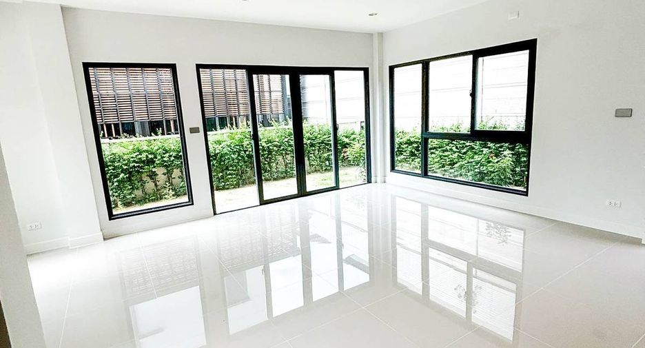 For sale 4 bedrooms townhouse in Phra Pradaeng, Samut Prakan