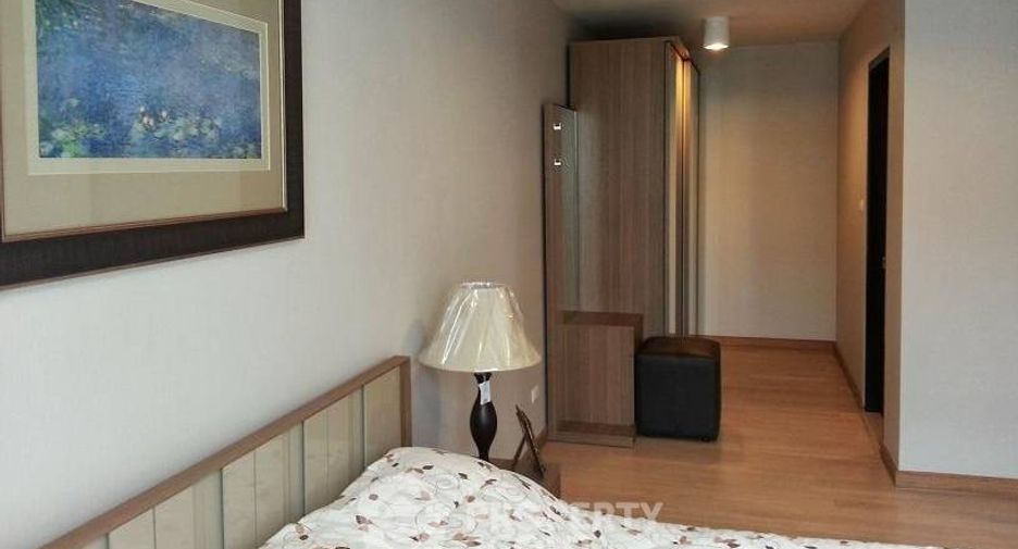 For sale 3 bedrooms condo in Khlong Toei, Bangkok