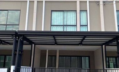 Reihenhaus zur Miete und zum Kauf mit 3 Zimmer in Saphan Sung, Bangkok