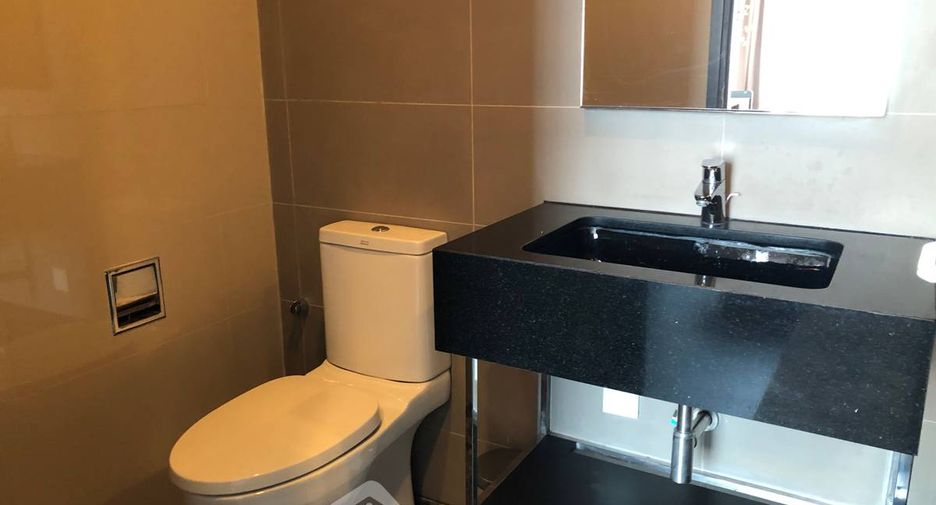 For sale 1 bed condo in Khlong Toei, Bangkok