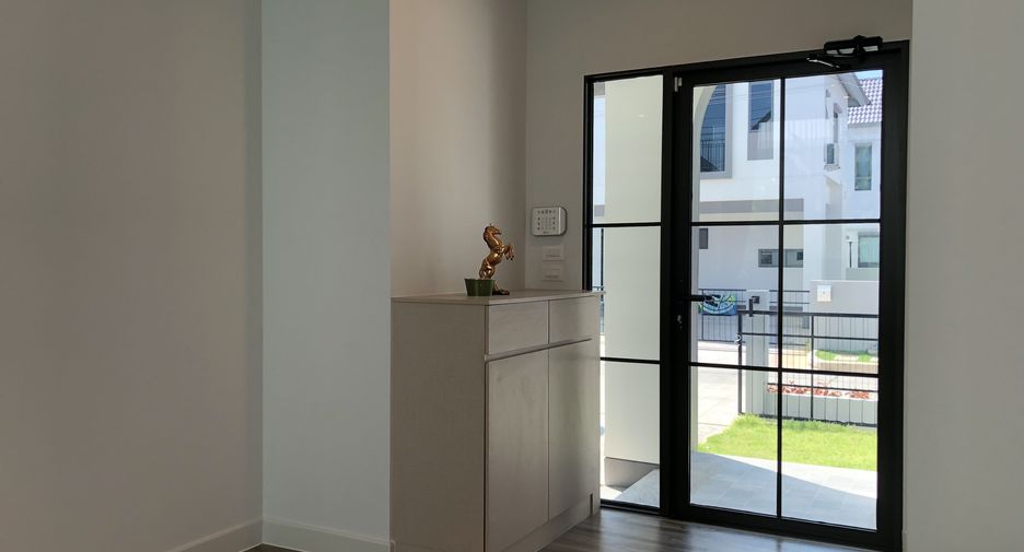 For sale 3 ベッドルーム house in Bang Sao Thong, Samut Prakan