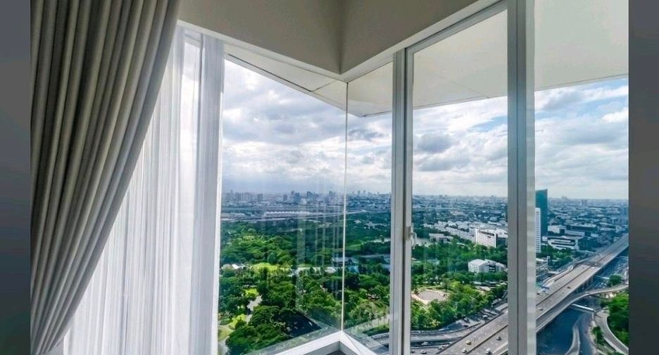 For rent 2 bedrooms condo in Chatuchak, Bangkok