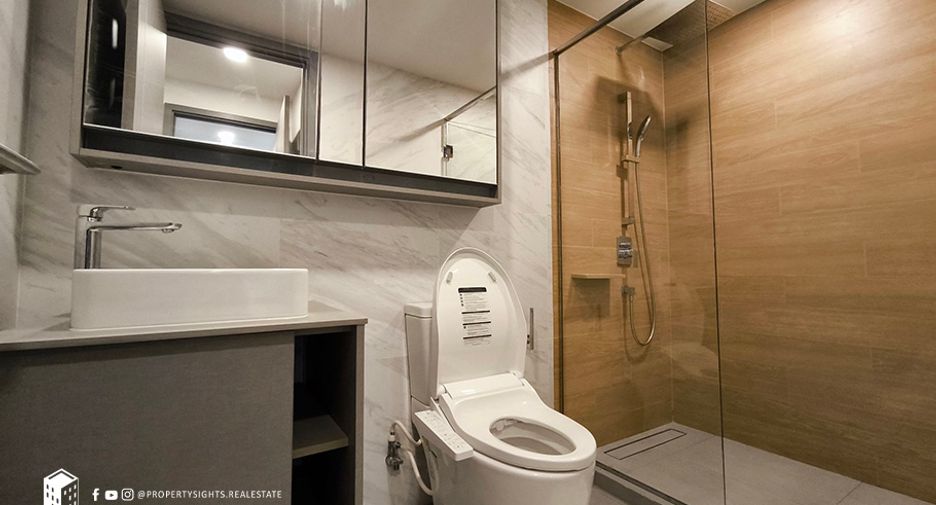 For rent 2 bedrooms condo in Watthana, Bangkok