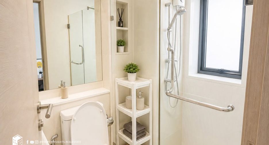 For rent 2 bedrooms condo in Huai Khwang, Bangkok