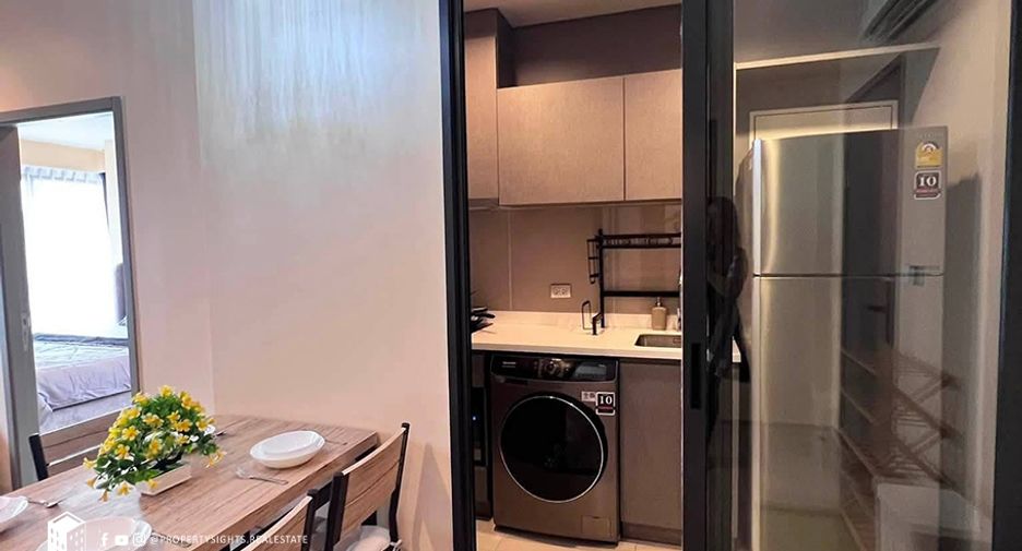 For rent 2 bedrooms condo in Huai Khwang, Bangkok