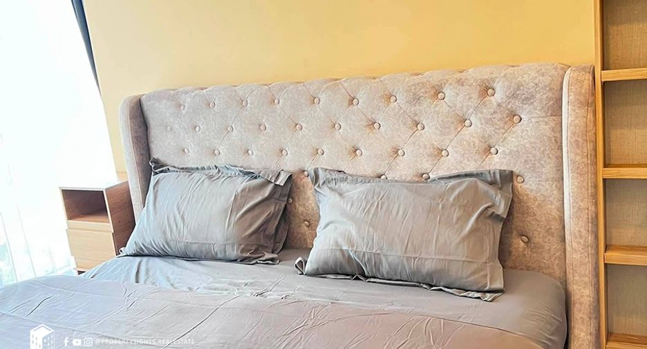 For rent 2 bedrooms condo in Huai Khwang, Bangkok