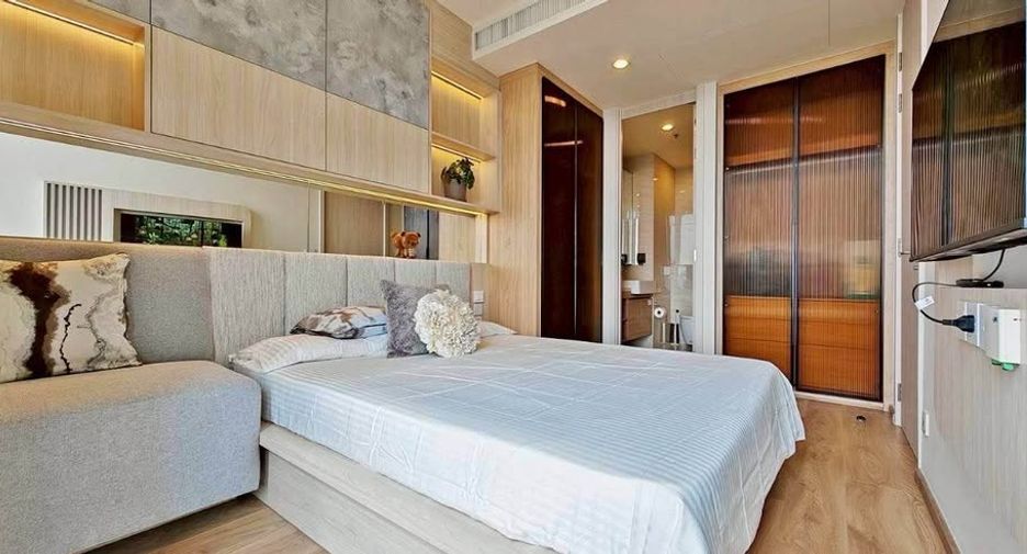 For rent 2 bedrooms condo in Watthana, Bangkok