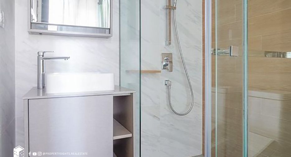 For rent 2 bedrooms condo in Watthana, Bangkok